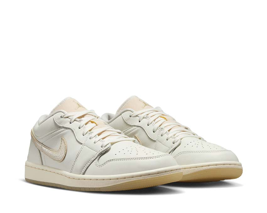 Air Jordan 1 Low SE W "Team Gold"