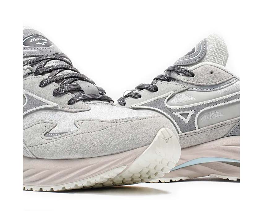 Mizuno Wave Rider Beta "Mimetics"