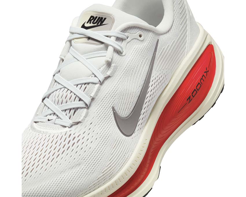 Nike Vomero 18 "Siren Red"