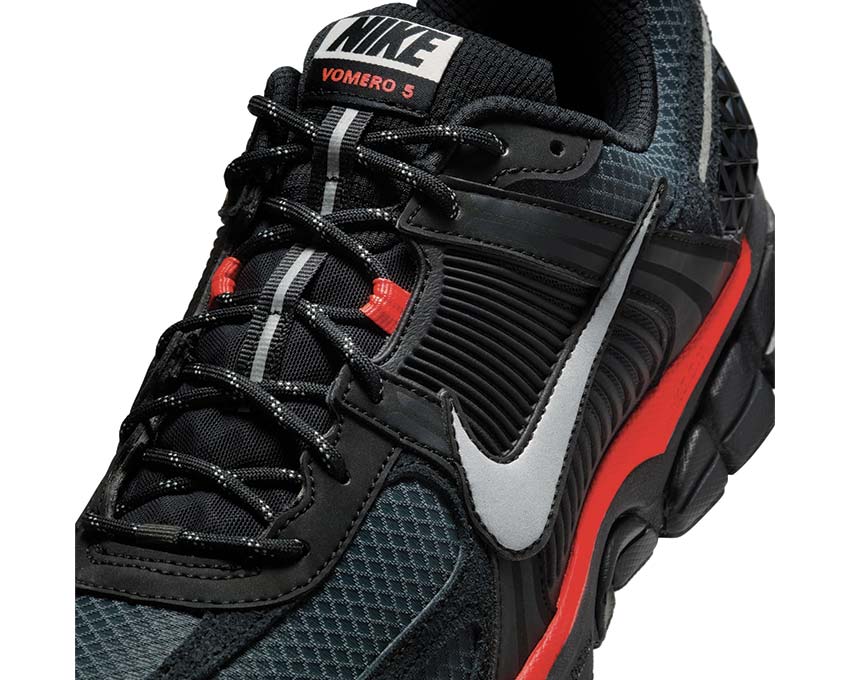 Nike Zoom Vomero 5 "Bred"
