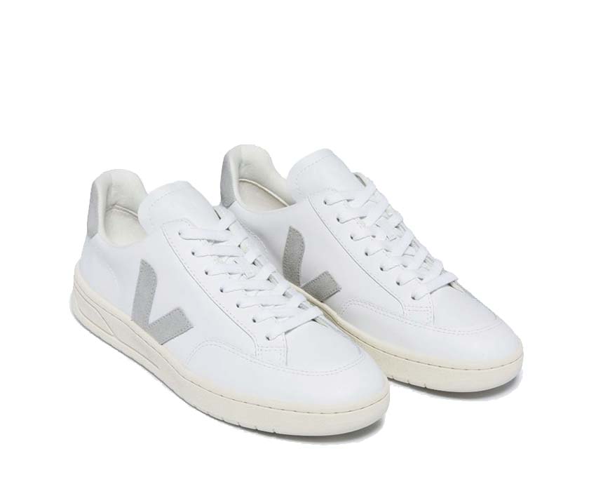 Veja V-12 Leather